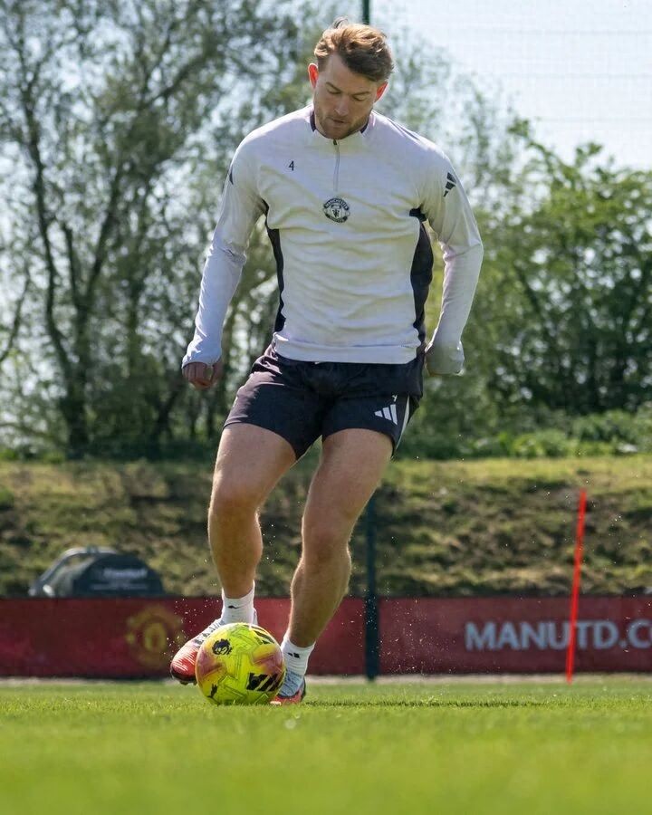 Manchester United công bố De Ligt đã phục hồi tập luyện, muốn tránh bị hủy cả mùa giải! Không có cơ hội World Cup, chiến đấu cho tương lai