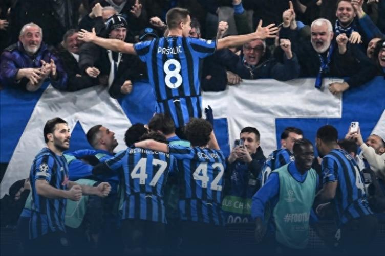 Nữ thần Serie A từ chối thất bại toàn diện, lội ngược dòng ngoạn mục trên sân nhà, thắng chung cuộc 4-1, tổng tỷ số 4-3, Dortmund bị loại, Atalanta tiến vào vòng 16 đội Champions League.
