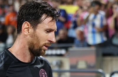 Trận đấu của Lionel Messi biến thành màn hài kịch