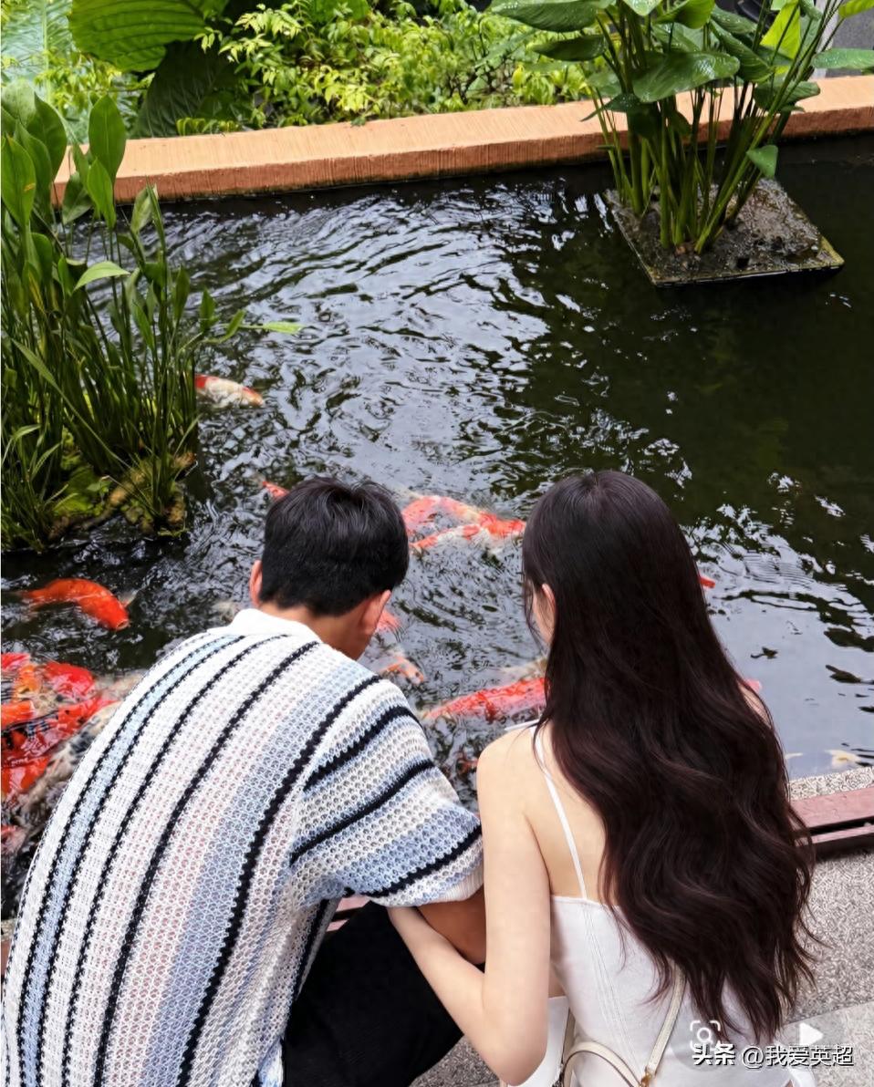 Người chiến thắng cuộc đời! Sao trẻ 22 tuổi của tuyển Trung Quốc giành HC đồng tại ASIAD và hẹn hò với con gái cưng của Lý Minh, loạt ảnh đi chơi ngọt ngào bị lộ.