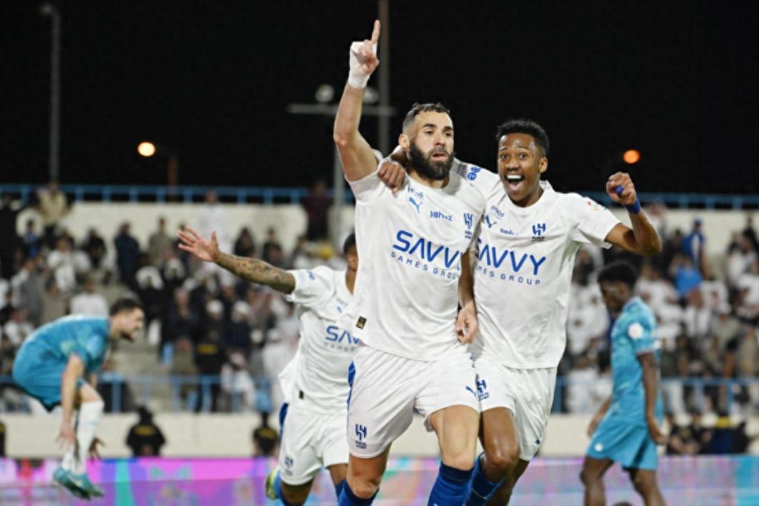 C罗 đình công là do lỗi của Benzema, lần ra mắt của Al Hilal với cú hat-trick giúp đội dẫn đầu giải Saudi Pro League và thiết lập hai kỷ lục lớn