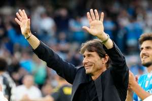 Conte nhắm đến việc trở lại Premier League, làm dấy lên đồn đoán về khả năng chuyển đến United