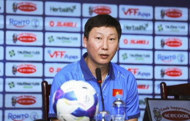 HLV Kim Sang Sik tuyên bố thẳng một điều về cựu sao Ngoại Hạng Anh của ĐT Bangladesh