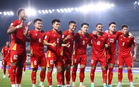 Tin nóng bóng đá Việt Nam hôm nay 27/9: Đội tuyển Việt Nam thăng tiến; Đình Bắc cảm ơn Minh Hoàng