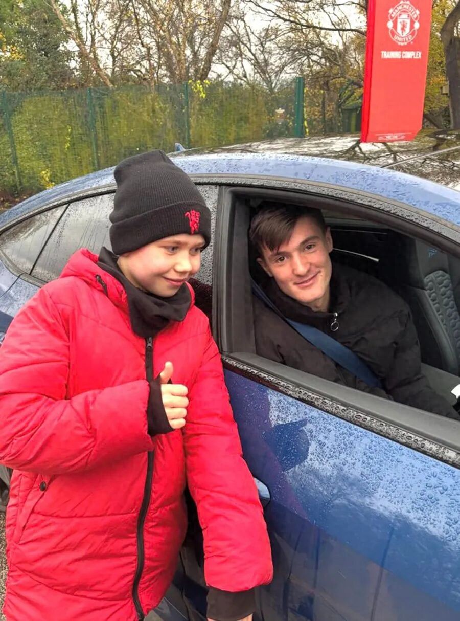 Benjamin Sesko đã hồi phục và sắp trở lại thi đấu! Ngôi sao mới của Man United rơi vào tuyệt vọng, tiết lộ lý do Amad Diallo không ưa anh ấy