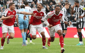 Arsenal vs Newcastle: Ghi nhiều bàn hơn để vô địch
