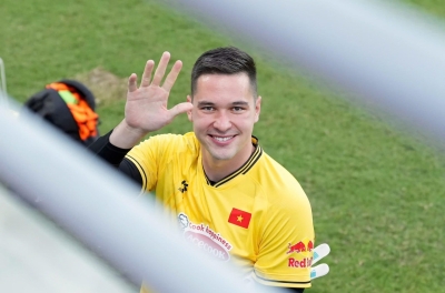 Thủ thành Việt kiều Filip Nguyễn cán cột mốc lịch sử ở Việt Nam