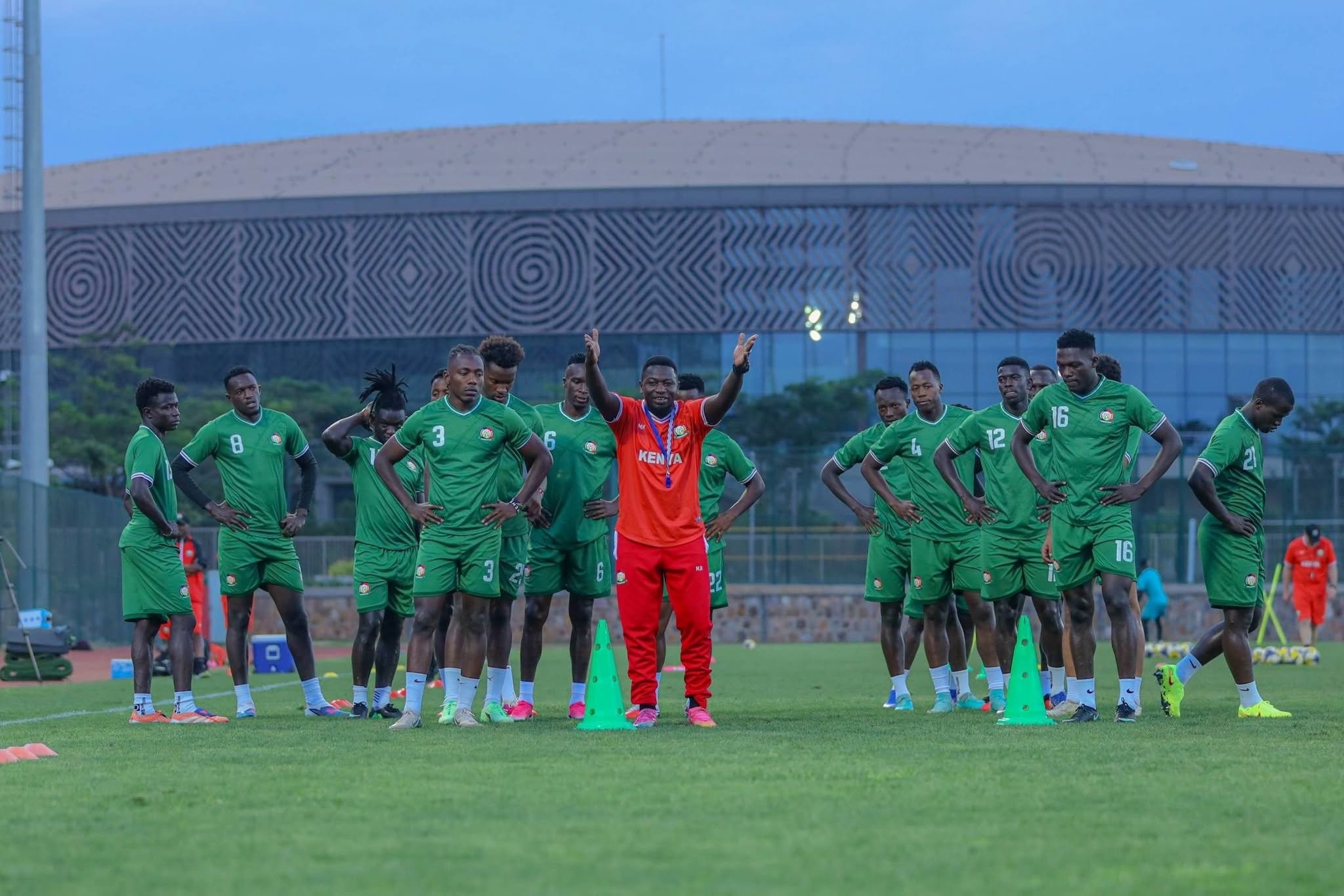 Huấn luyện viên người Kenya Benni McCarthy thận trọng trước thử thách từ Rwanda trong trận giao hữu