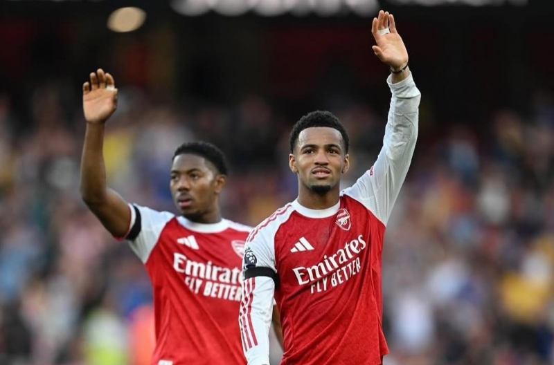 Sao Arsenal được khuyên là nên rời ngay CLB