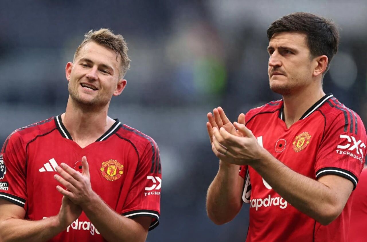 Man United chính thức xác nhận De Ligt và Maguire sẽ không tham gia trận gặp Villa, 6 cầu thủ vắng mặt! Amorin vẫn tin tưởng chiến thắng