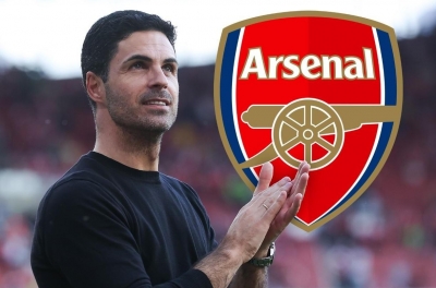 Liverpool đá một trận, Arsenal chạm một tay vào ngôi vương?