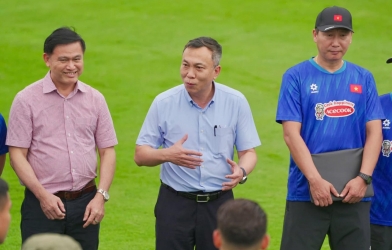 Video: Hoàng Hên và ĐT Việt Nam nhận 'doping' tinh thần lớn trước ngày đấu Malaysia