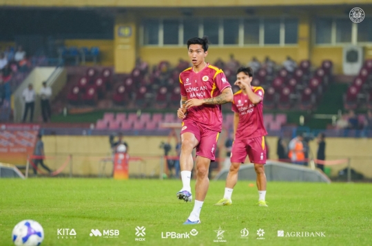 Đoàn Văn Hậu nhận tin buồn sau trận đấu căng thẳng