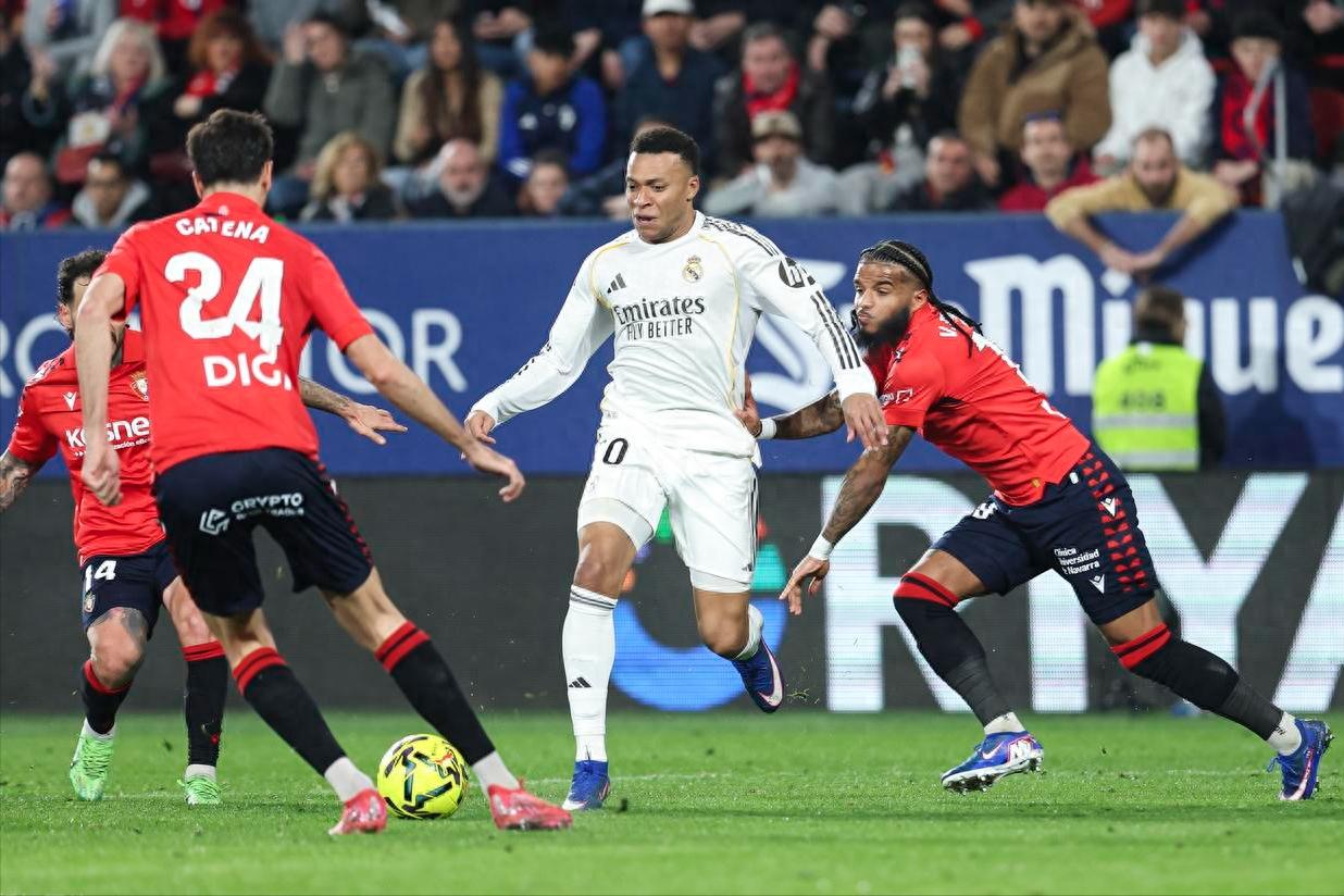 Cuộc đua vô địch La Liga lại có biến động, Real Madrid thua Osasuna 1-2 trong những phút cuối, Barcelona chỉ cần thắng vòng này sẽ lên ngôi đầu