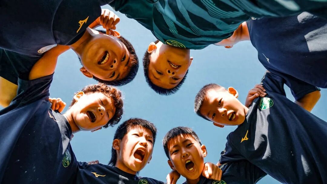 Bóng đá trẻ Quý Châu nở rộ tại nhiều địa phương, năm giải đấu chất lượng cao dẫn dắt những cầu thủ trẻ đầy nhiệt huyết