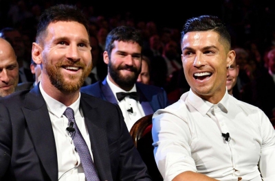 Messi nhận lời mời ăn tối cùng Ronaldo