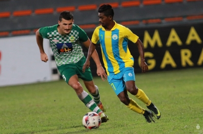 Một đội bóng phải xuống hạng vì… đối thủ trực tiếp bỏ cuộc