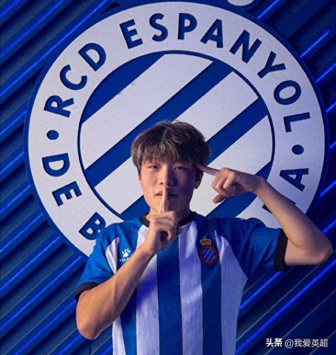 Tuần trước vừa gia nhập CLB hàng đầu La Liga! Sao mai 17 tuổi người Trung Quốc ra mắt đã ghi bàn + giúp đội lội ngược dòng với cú sút góc 0 độ.