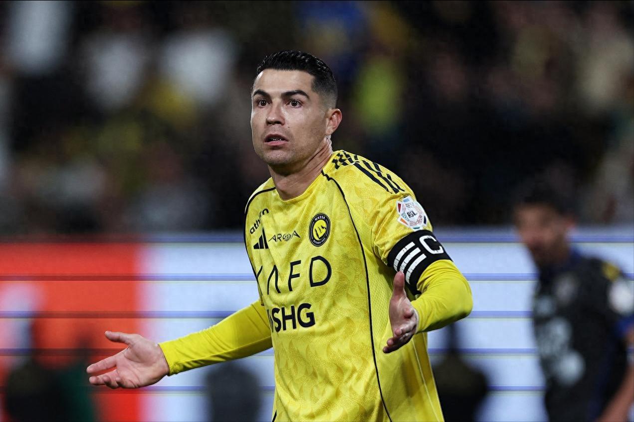 C.Ronaldo sẽ đối mặt với việc bị trừ lương và cấm thi đấu, thậm chí câu lạc bộ có thể đơn phương chấm dứt hợp đồng và yêu cầu bồi thường từ cầu thủ.