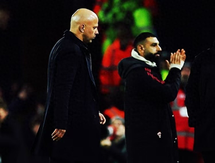 Salah sẽ không rời đội trong mùa giải này, tình hình cải thiện sau cuộc nói chuyện với Klopp và anh sẽ trở lại danh sách thi đấu.