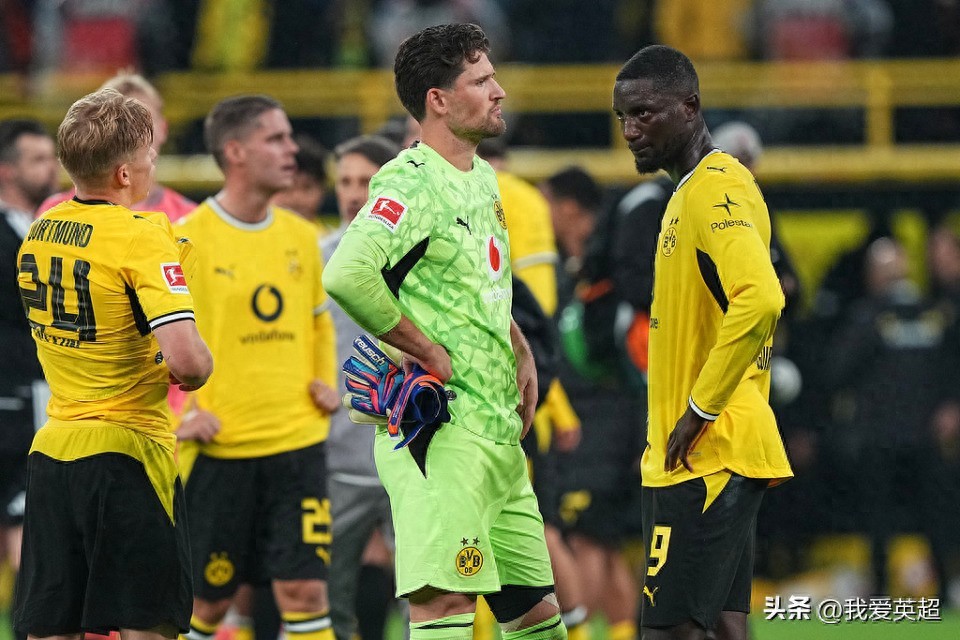 2-2! Đội đầu bảng Bundesliga thủng lưới 2 bàn trong 4 phút, bị gỡ hòa phút cuối, không thể thắng 5 trận liên tiếp; ở 5 giải lớn châu Âu chỉ còn 2 đội toàn thắng.