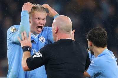 Pep Guardiola tố các trọng tài đang cố ý 'chèn ép' Haaland