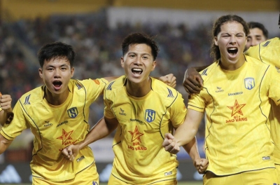 V-League đảo chiều chóng mặt, loạt ông lớn đồng loạt ngã ngựa