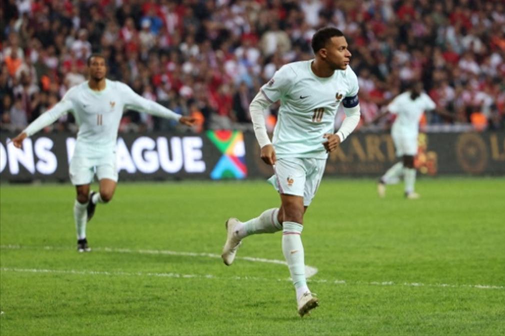 Chiến thắng “xấu xí” của Zidane trong trận ra mắt: Mbappé ghi bàn rồi rời sân vì chấn thương, Pháp thắng 1-0 trước Thổ Nhĩ Kỳ chỉ còn 10 người