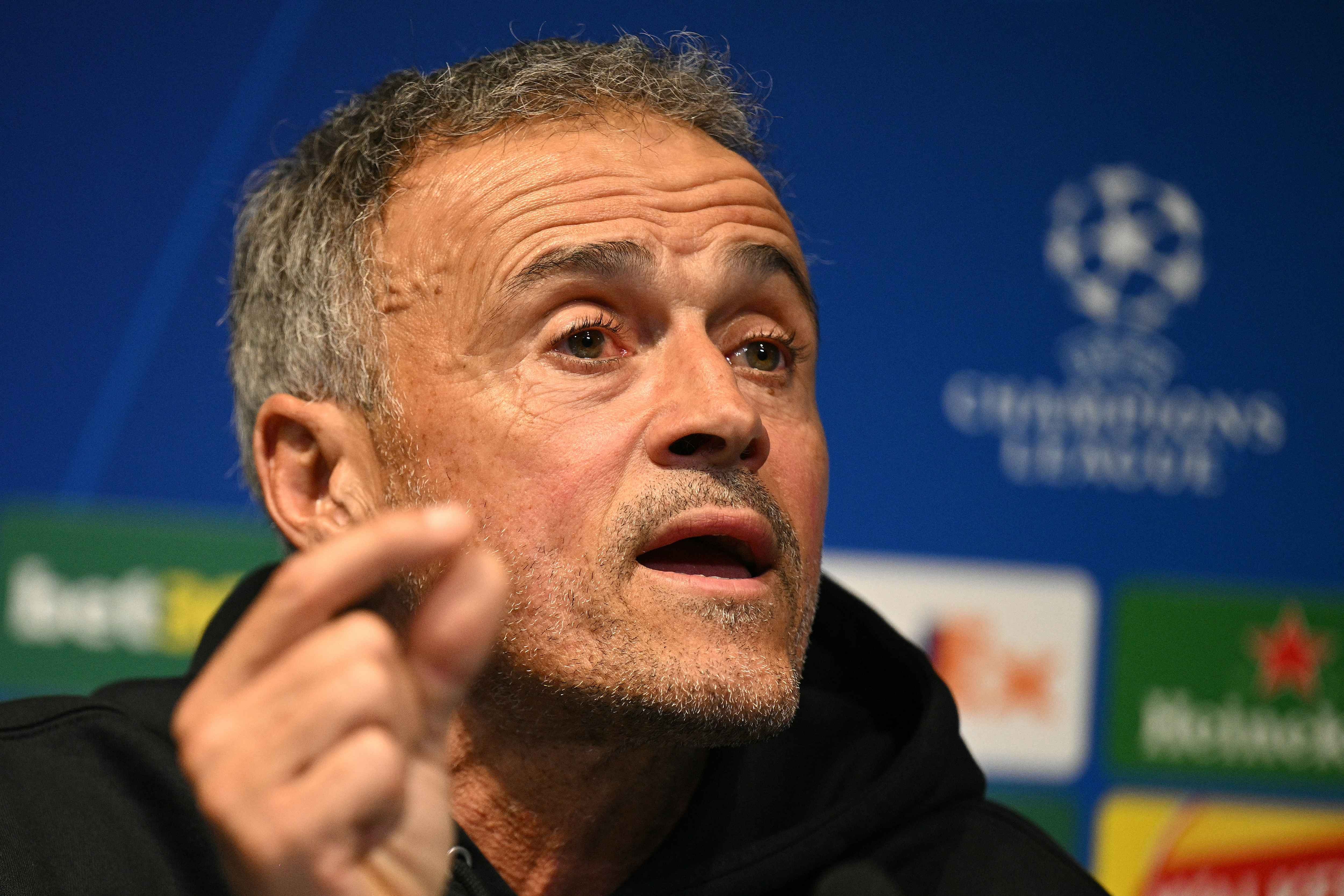 HLV PSG Luis Enrique: Man City 'xứng đáng giữ danh hiệu' dù vi phạm luật tài chính