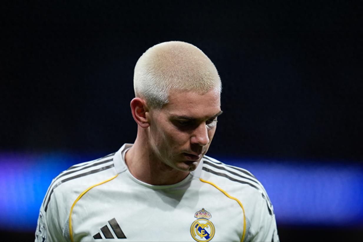 Thất bại trong việc chiêu mộ với giá cao: Real Madrid ký hợp đồng với Mastantonovo trị giá 60 triệu euro, thể hiện kém và đối mặt với việc cho mượn.