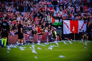 Rayo Vallecano bị xử phạt đóng cửa sân vận động sau khi cuộc biểu tình của người hâm mộ khiến trận đấu phải tạm hoãn.
