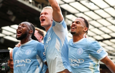 MU thảm bại trước Man City chỉ còn 10 người