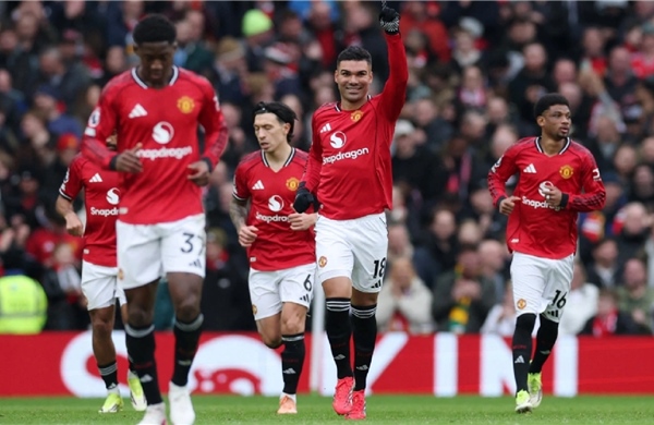 Ngoại hạng Anh: Khốc liệt cuộc đua Top 4