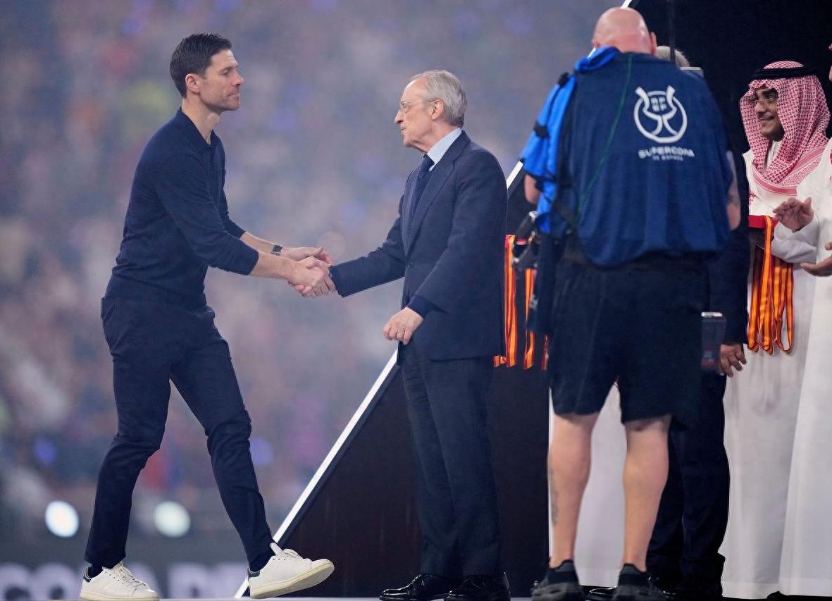 Bất ngờ! Real Madrid chính thức thông báo sa thải Alonso với tỷ lệ thắng lên đến 70%, lý do sa thải bị phóng viên tiết lộ