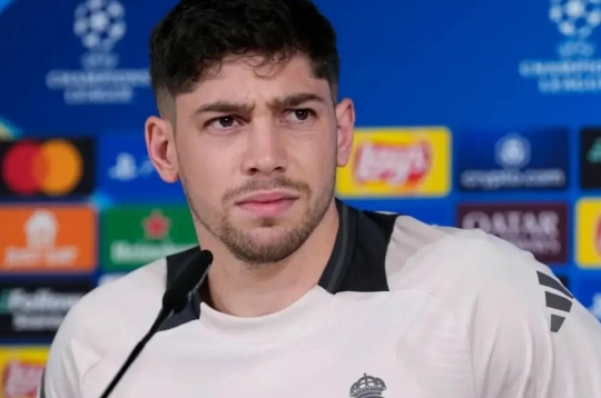 Phòng thay đồ Real Madrid 'nổ tung', Valverde lập tức phá vỡ im lặng