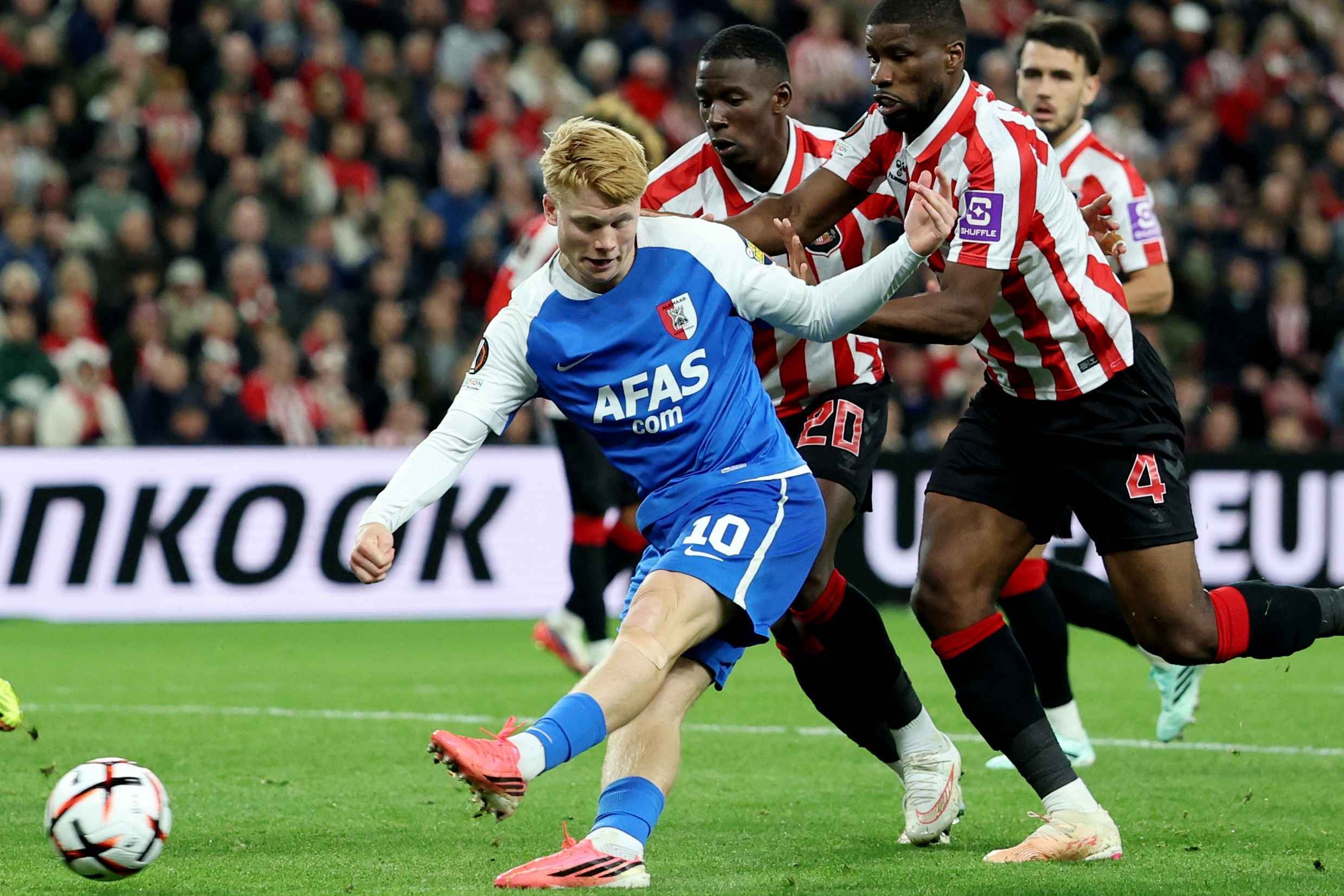 Theo nguồn tin từ Flashscore: Brighton được đánh giá là điểm đến tiềm năng cho ngôi sao người Hà Lan Kees Smit