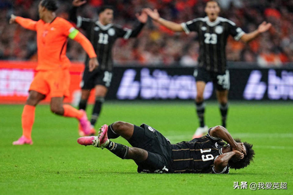 Klopp sững sờ! Tân binh 40 triệu euro của Barcelona sút vọt xà trước khung thành trống, bị đội trưởng chỉ trích nặng nề và nhận điểm 5,5 thấp nhất trận.