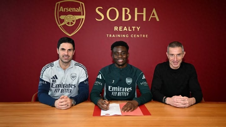Arsenal không chuyên nghiệp đã trao hợp đồng gia hạn cho Saka đang sa sút phong độ với mức lương tuần trên 300 nghìn bảng.