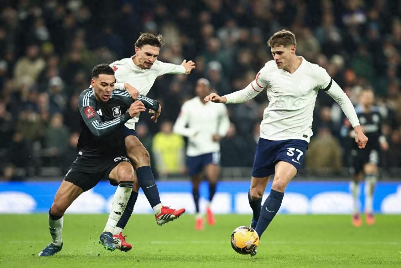 Kỷ nguyên hậu Son Heung-min, Tottenham trở thành một đội bóng yếu ớt, thua Aston Villa 1-2 và dừng bước ở vòng 3 FA Cup, xếp thứ 14 tại Premier League.