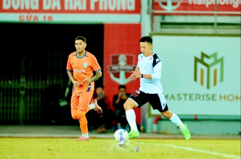 CLB Việt Nam thử việc tiền vệ Argentina từng chinh chiến Nam Mỹ