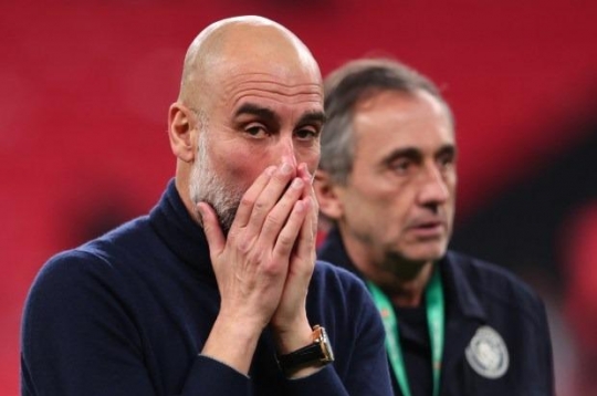 HLV Pep Guardiola nói thẳng về cuộc đua vô địch với Arsenal