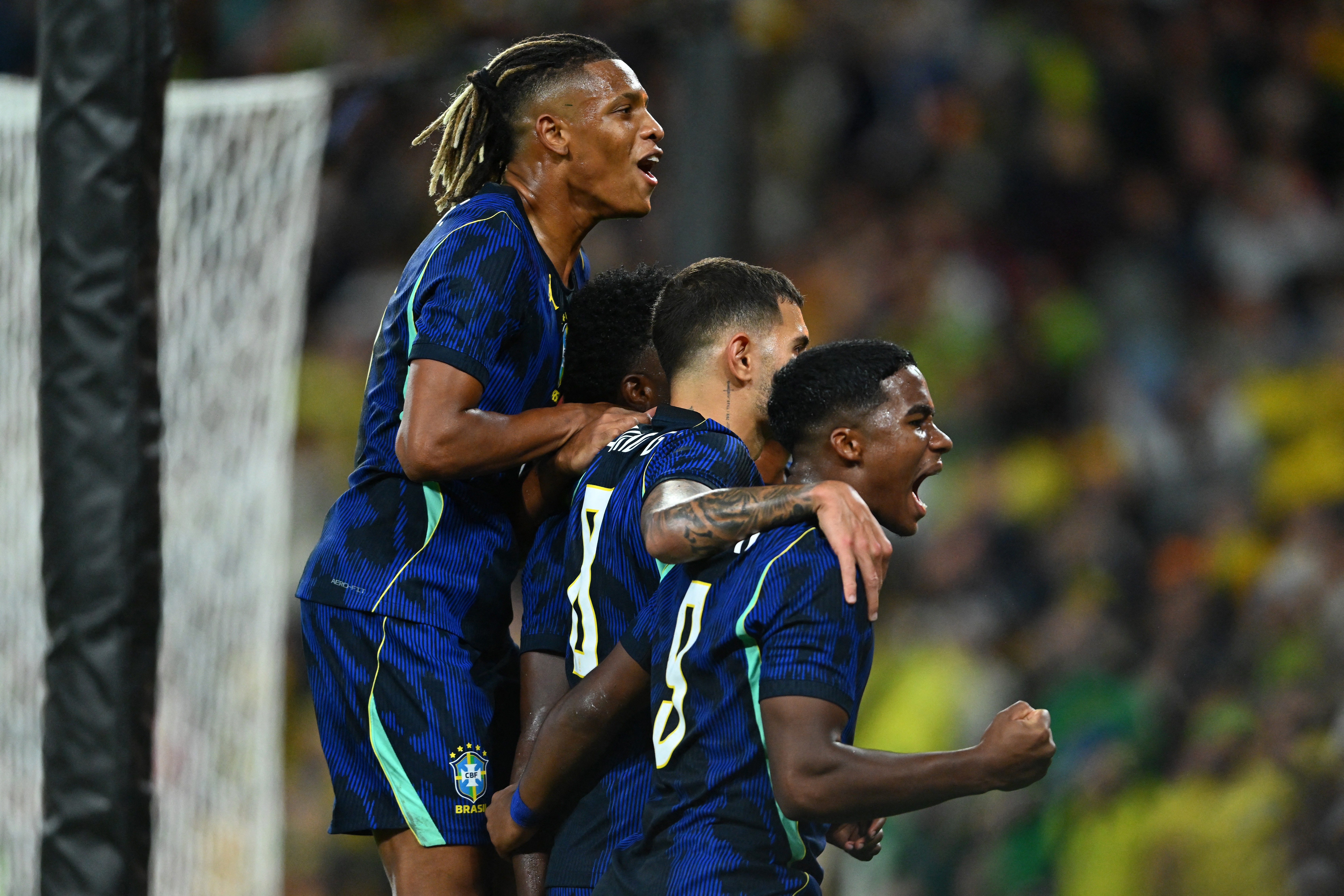 Brazil lội ngược dòng giành chiến thắng kịch tính với 6 bàn thắng trước Australia trong trận giao hữu thứ hai