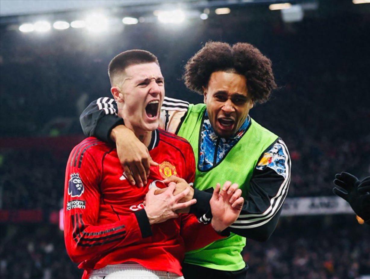 Manchester United chúc mừng "Vua ăn mừng" chắc chắn ra đi vào kỳ chuyển nhượng mùa hè, liên tục bị Carrick phớt lờ! Aston Villa và Tottenham đang tiếp cận.