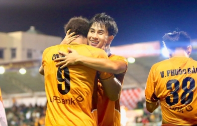 Ngược dòng hạ Hà Nội, HAGL chính thức trụ hạng V-League
