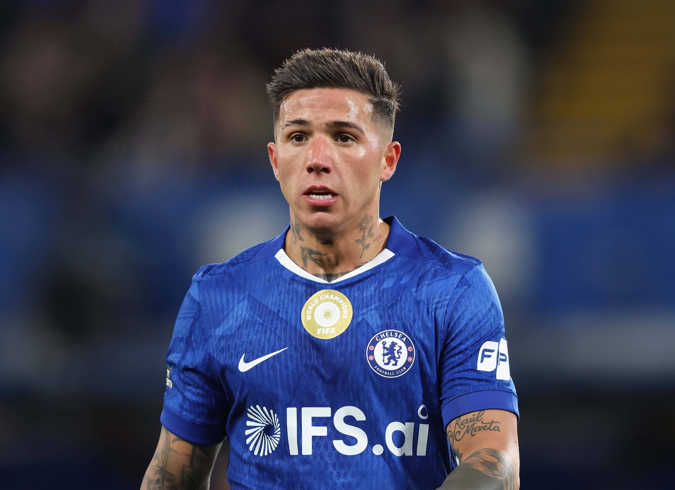 Chelsea trở thành đội trung bình không thể giữ chân ngôi sao, Romano cho biết Man City thu thập thông tin về Enzo