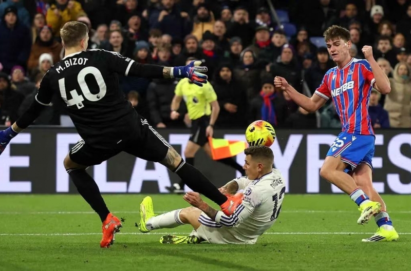 Hòa thất vọng Aston Villa hụt hơi trong cuộc đua tại Ngoại hạng Anh