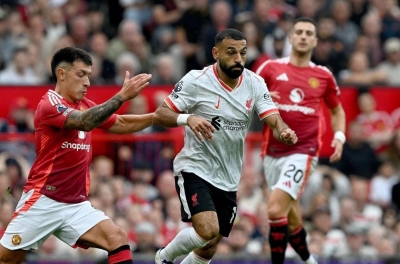Liverpool đảo chiều lịch sử tại Old Trafford, thách thức Manchester United trong cuộc đua cuối mùa