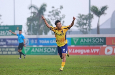 Được gọi lên U23 Việt Nam, sát thủ 2k6 không thể ngừng ghi bàn
