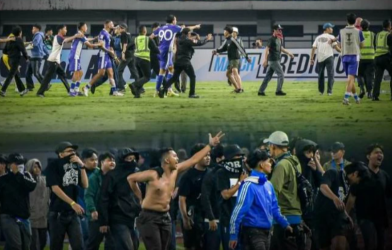 CĐV Indonesia lại làm náo loạn ở trận đấu Cúp C2 châu Á