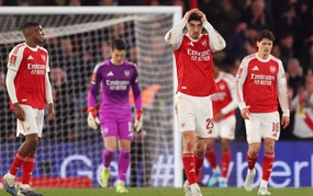 Từ mơ 'ăn bốn' giờ còn 'ăn hai': Arsenal không hề buông, chỉ là quá yếu đuối